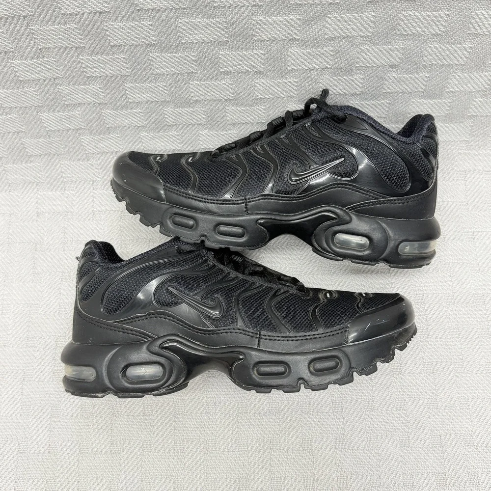 Nike Air Max Plus Shoes Unisex Kids Size 2.5 Black Low Top Sneakers CD0610-001